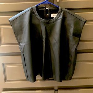 Crop faux leather top with shoulder pads, small